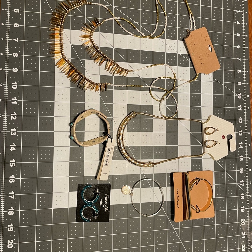 Mixed‎ Jewelry Lot C02 6635